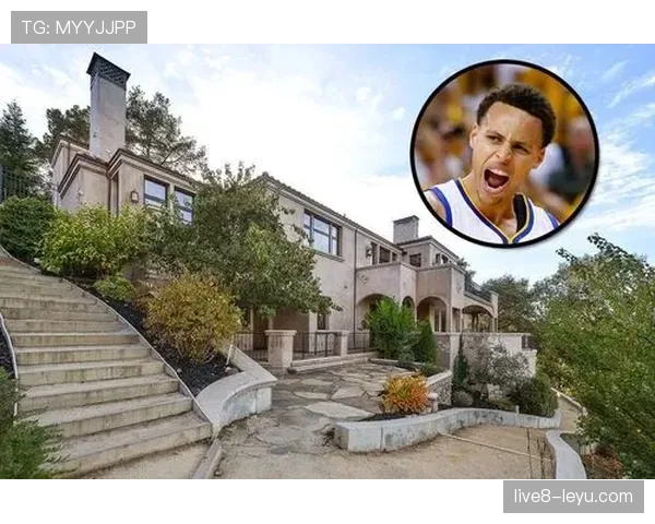 斯蒂芬·库里穿睡衣在豪宅后院练三分，孩子们拿爆米花当看台，我的周日只剩快递